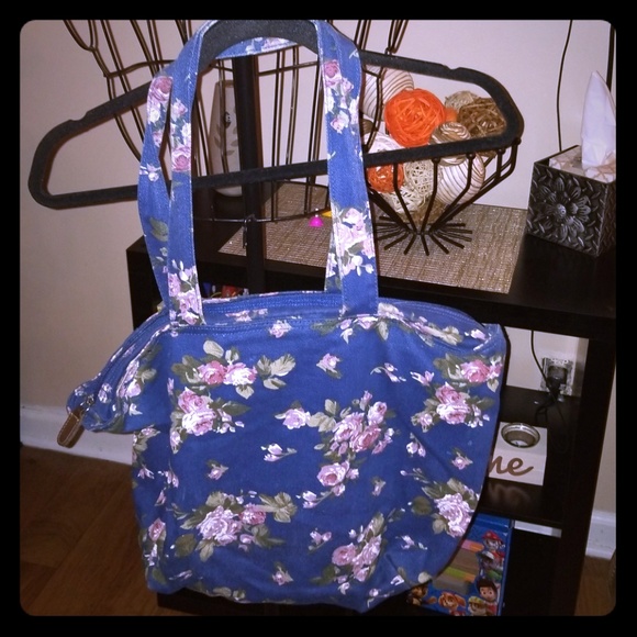 Navy Floral Tote - Picture 2 of 4